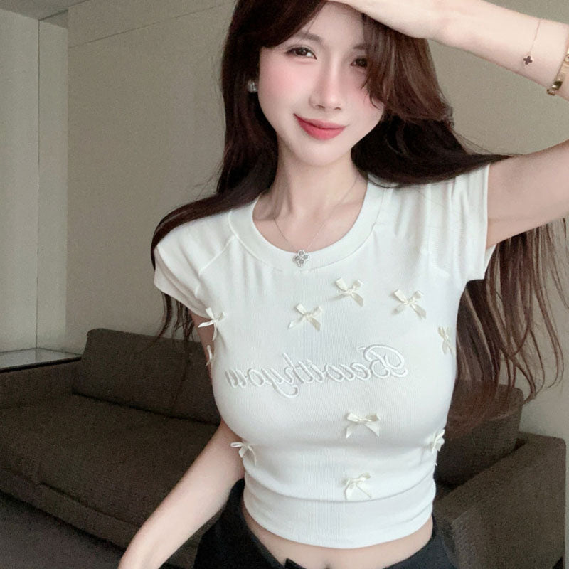 半袖Tシャツ｜リボン装飾刺繍ロゴタイトシルエット大人ガーリートップス｜ホワイトの商品イメージ
