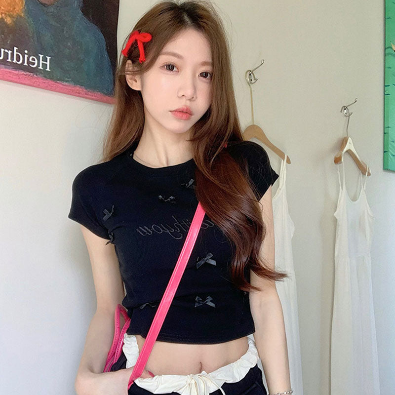 半袖Tシャツ｜リボン装飾刺繍ロゴタイトシルエット大人ガーリートップス｜ホワイトの商品イメージ
