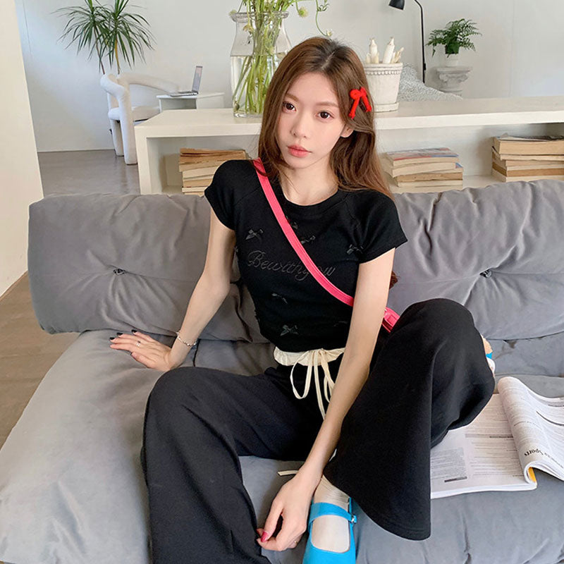 半袖Tシャツ｜リボン装飾刺繍ロゴタイトシルエット大人ガーリートップスの商品イメージ