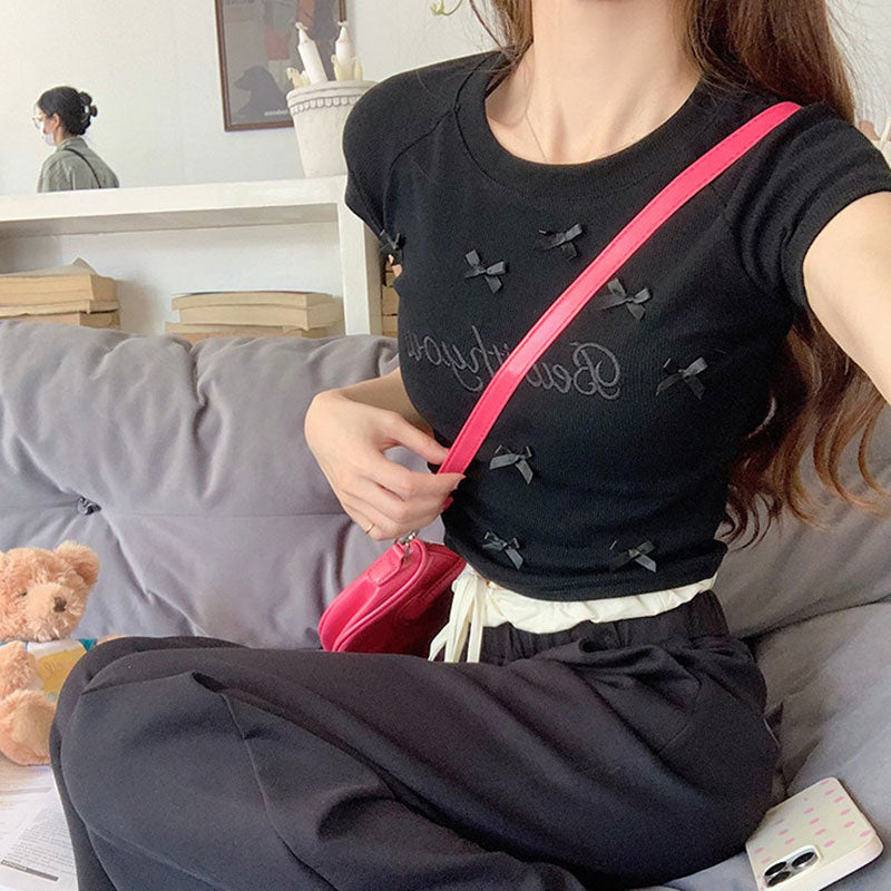 半袖Tシャツ｜リボン装飾刺繍ロゴタイトシルエット大人ガーリートップスの商品イメージ