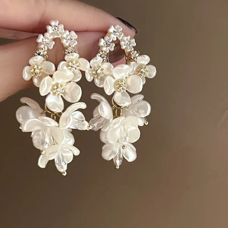 花びらピアス｜華やか一目ぼれ結婚式小物｜画像カラーの商品イメージ
