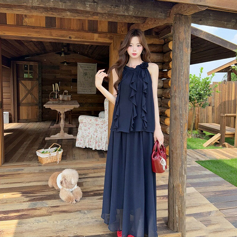 ハルターネックノースリーブシフォントップス＆フリルスカートセットアップ｜花飾り｜ネイビーの商品イメージ