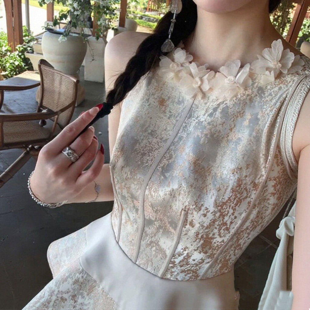 結婚式お呼ばれパーティードレスセットアップ｜レースペプラムトップス＆サテンロングスカートベージュ｜画像カラーの商品イメージ