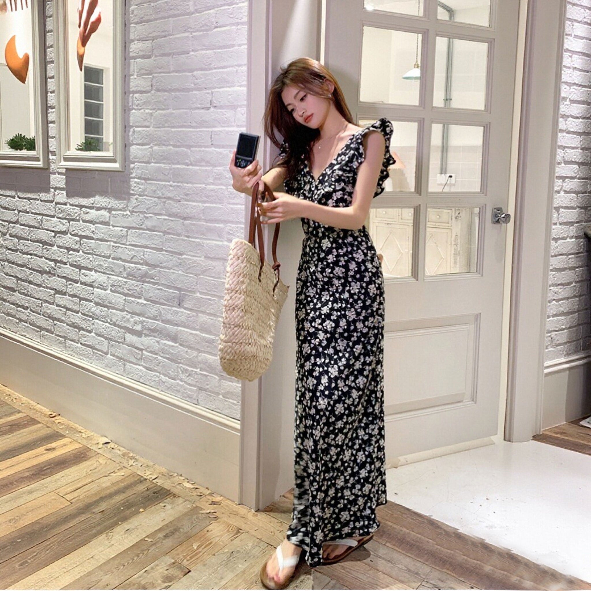 花柄ロングワンピース｜Vネックフリルスリーブマーメイドラインの商品イメージ