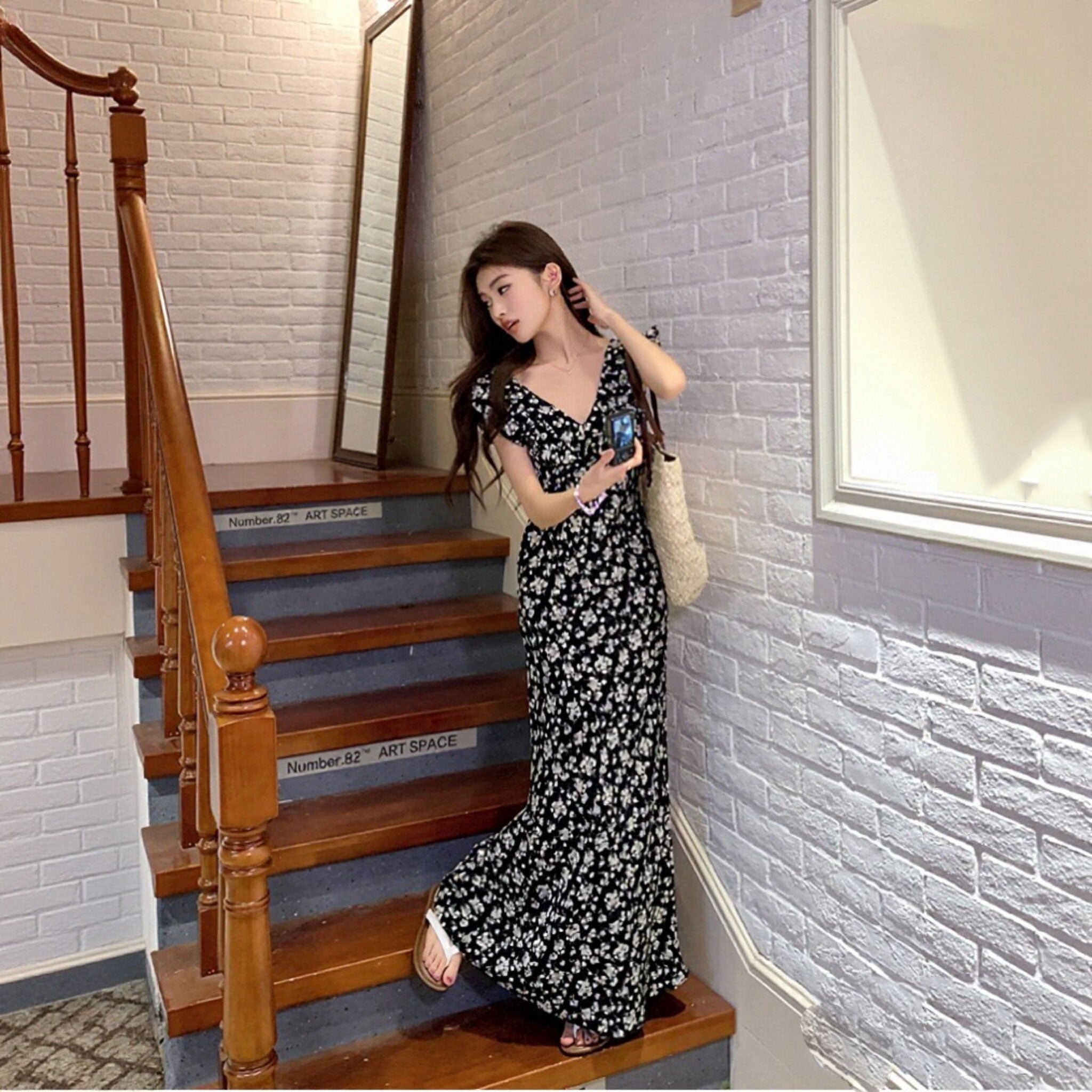 花柄ロングワンピース｜Vネックフリルスリーブマーメイドラインの商品イメージ
