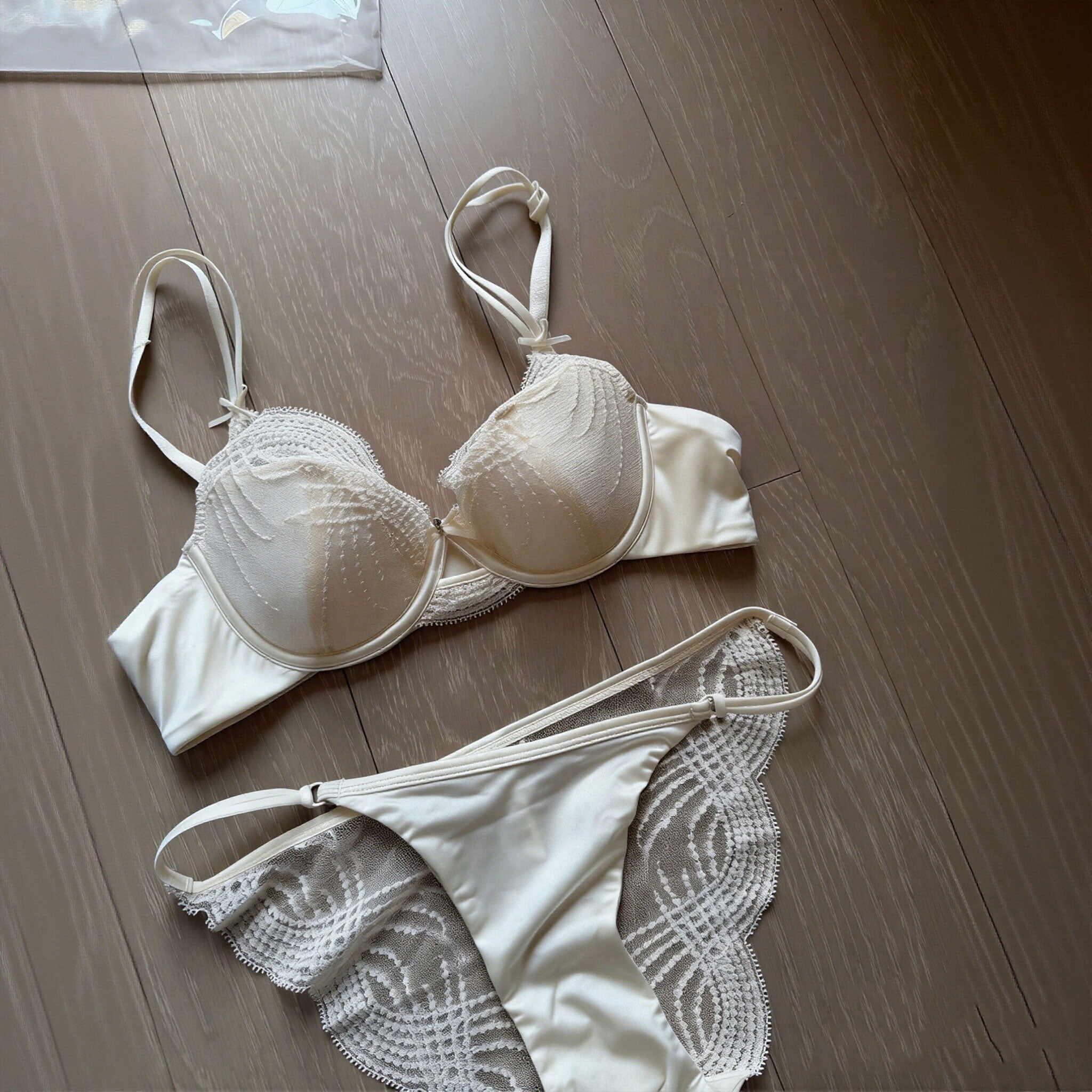 レースブラジャー＆ショーツ上下セット｜シャンパンの商品イメージ