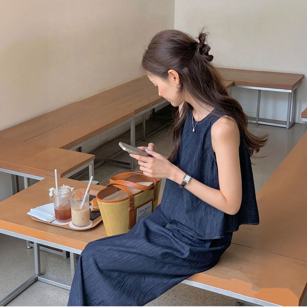 デニム後ろスリットデザインノースリーブベスト＆ゴムロングスカート｜セットアップの商品イメージ