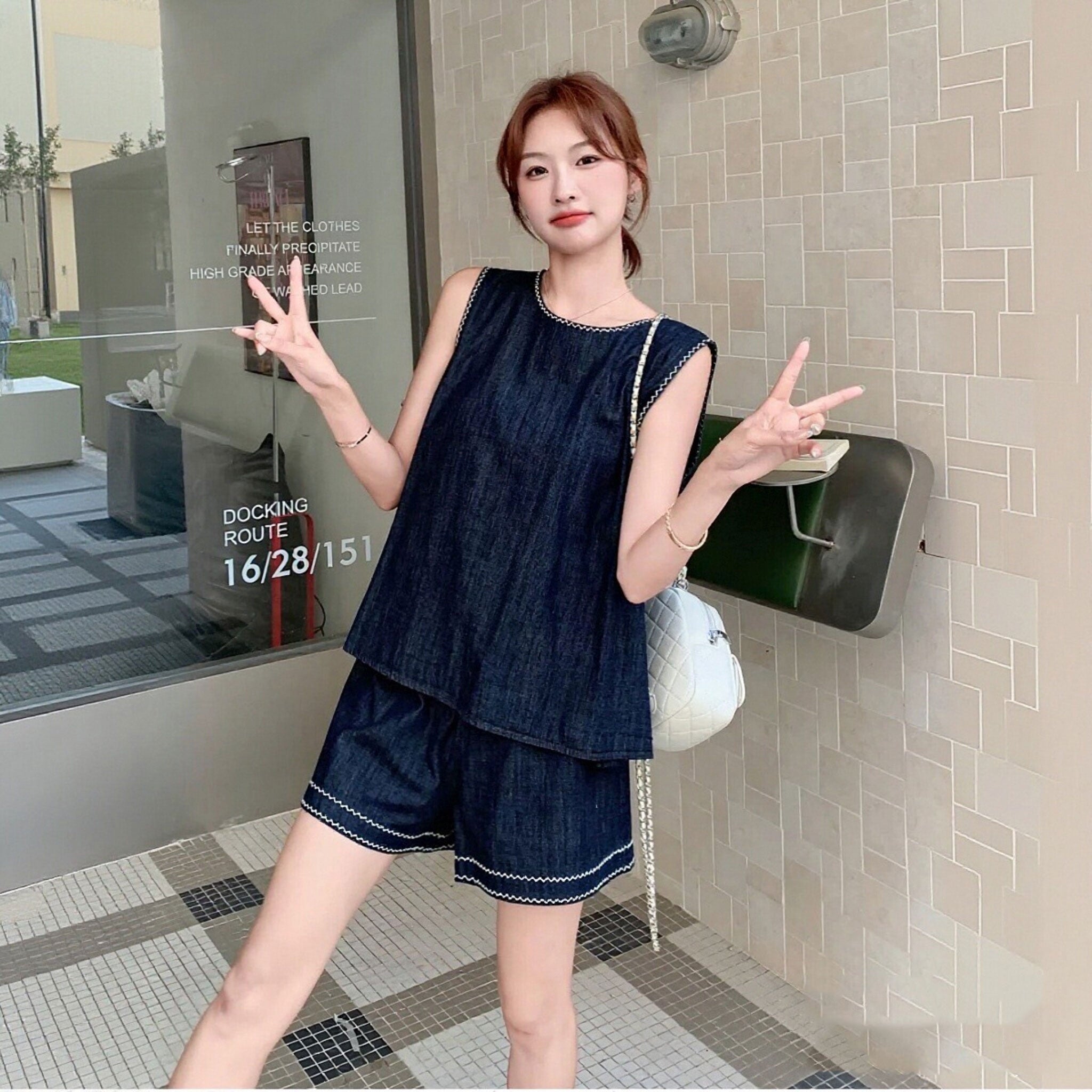 ノースリーブトップス＆ショートパンツバックボタン｜セットアップ｜画像カラーの商品イメージ