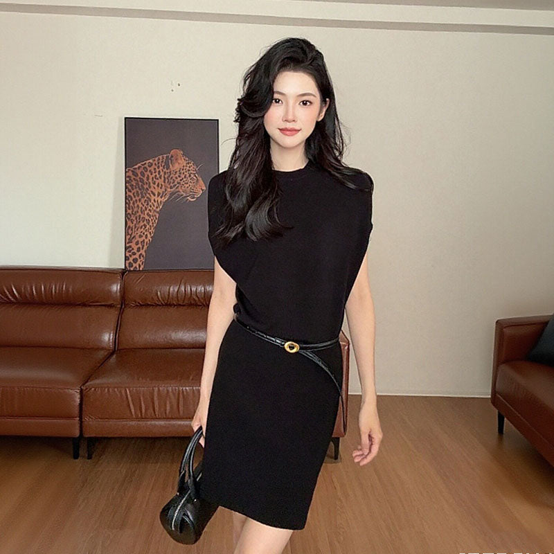 大人のベルト付きニットワンピース｜ノースリーブミディ丈抜群｜ブルーの商品イメージ