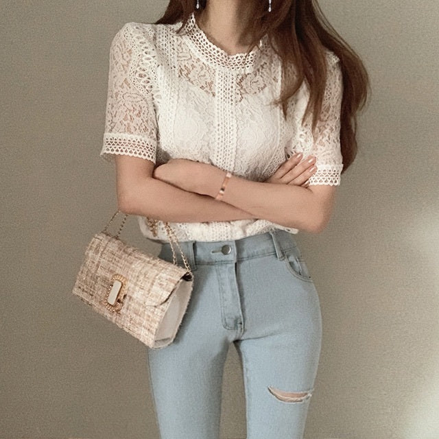 レース透かし彫り半袖ブラウス｜トップスの商品イメージ