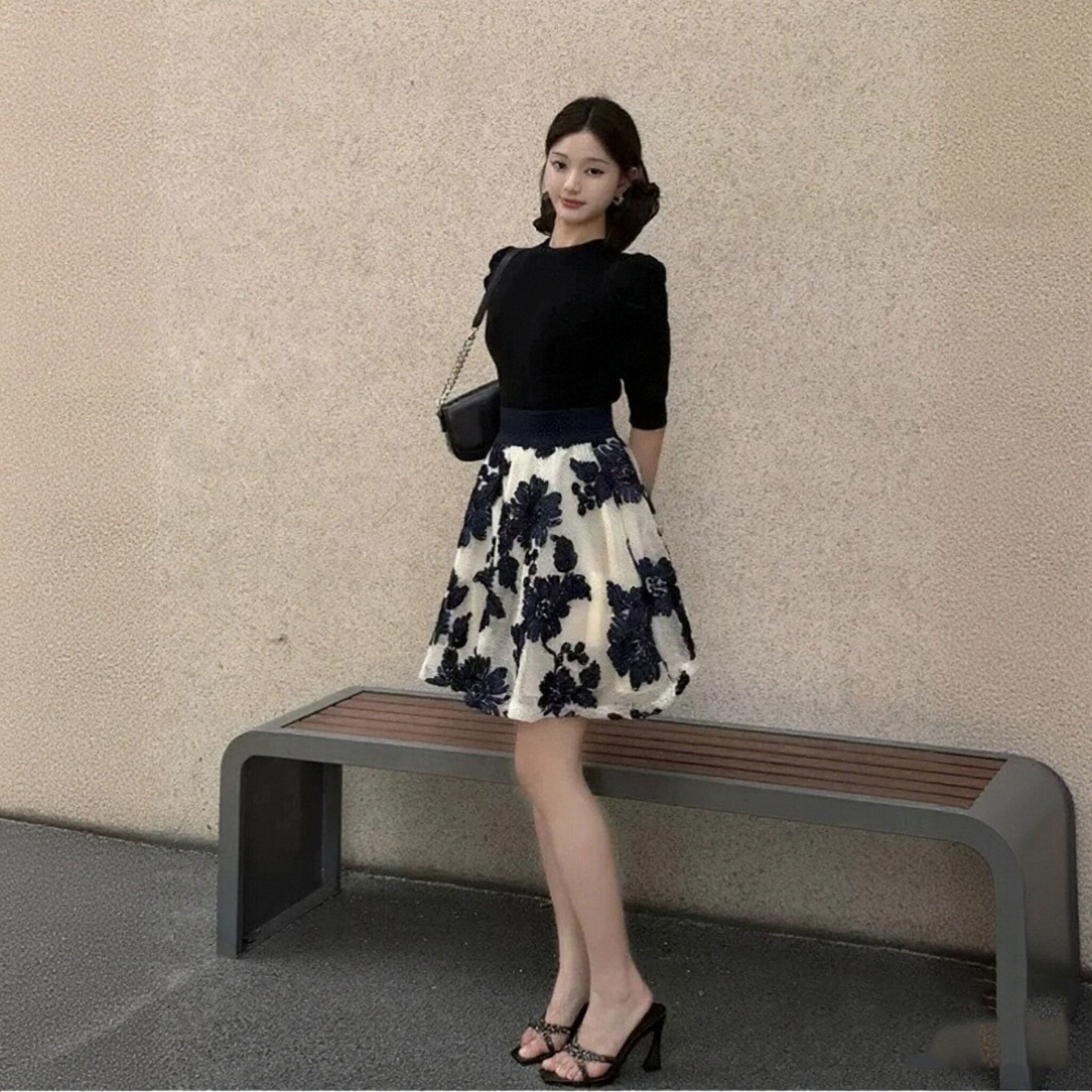 黒パフスリーブトップス＆花柄刺繍プリーツスカート優雅レトロ風｜セットアップ｜画像カラーの商品イメージ