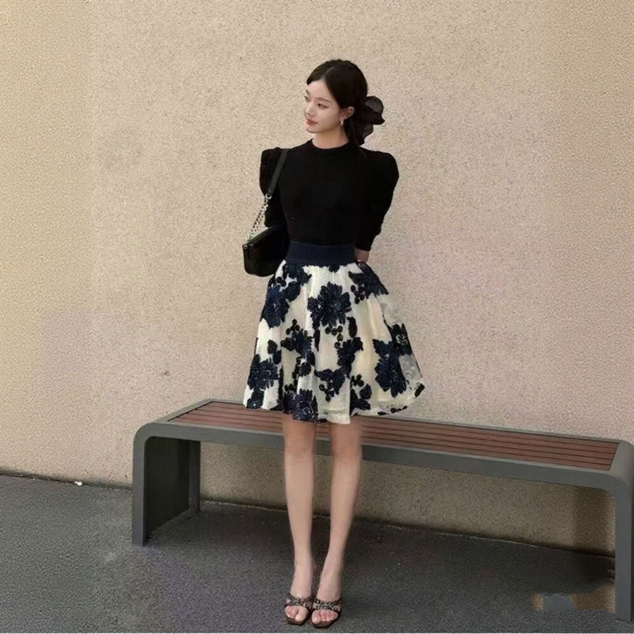 黒パフスリーブトップス＆花柄刺繍プリーツスカート優雅レトロ風｜セットアップ｜画像カラーの商品イメージ