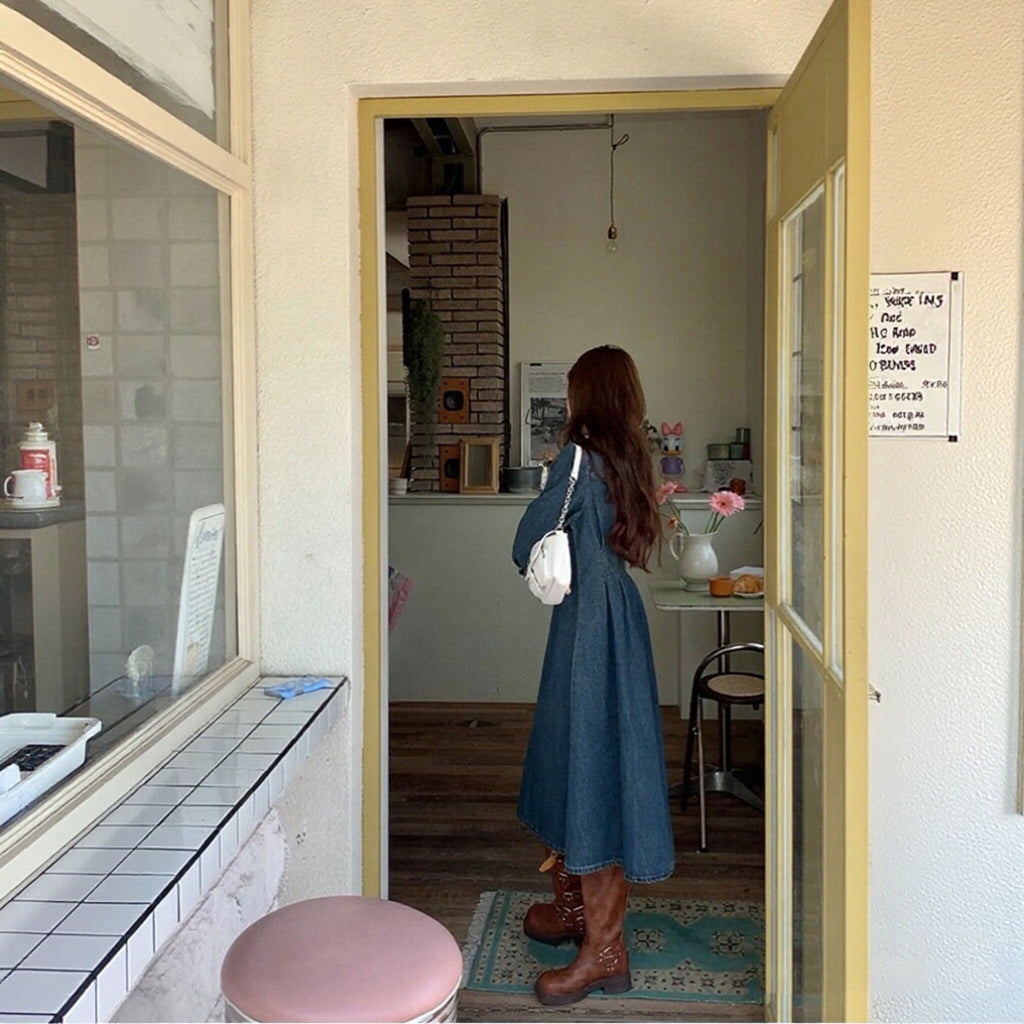 デニムワンピース｜ロング丈シャツ襟前ボタンウエストタックワンピースの商品イメージ