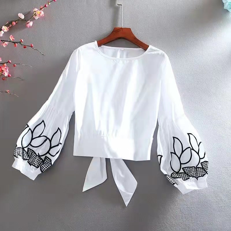 花柄刺繍クルーネックパフスリーブハイウエストシャツ｜ブラウストップス｜ホワイトの商品イメージ