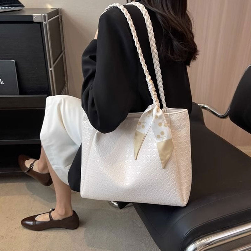 大容量バッグ｜ハンドバッグ（スカーフ付き）の商品イメージ