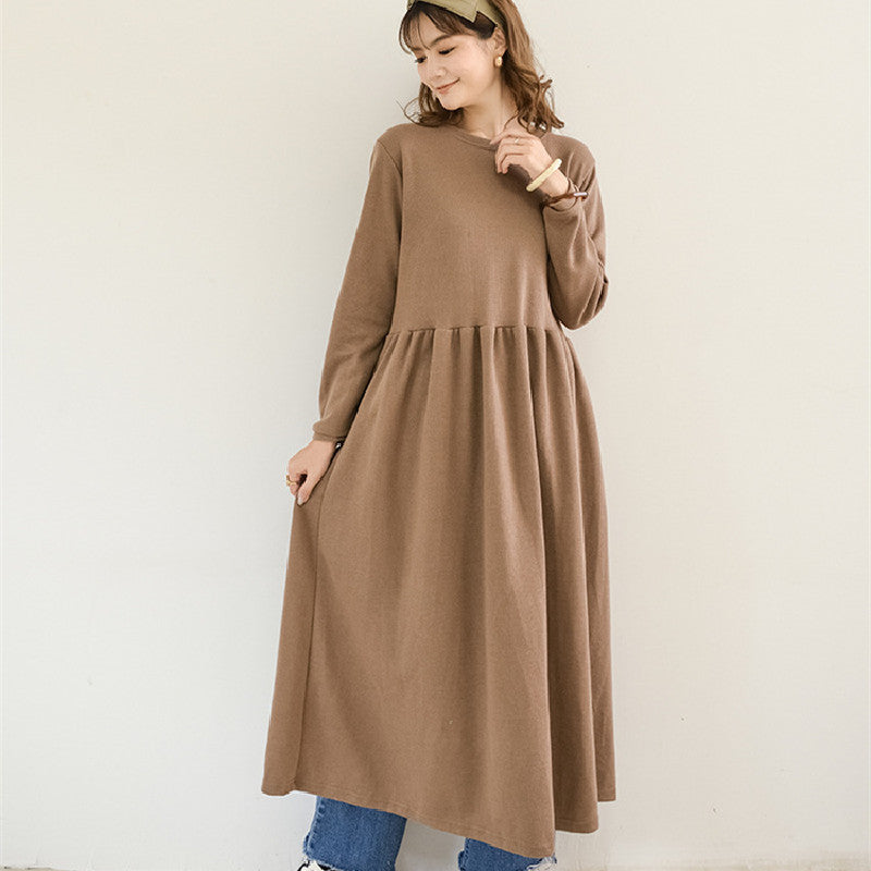 無地ラウンドネックロングワンピース｜ベージュの商品イメージ