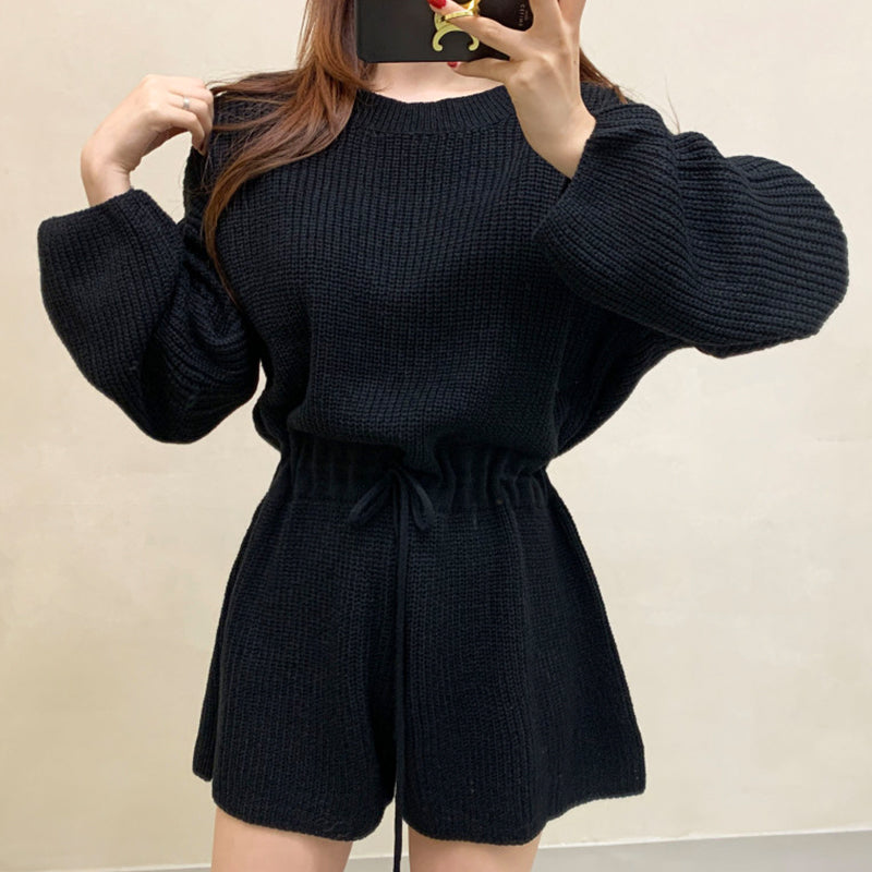 好感度100％レトロデザインラウンドネック長袖ニットオールインワン·サロペットワンピース｜ブラックの商品イメージ