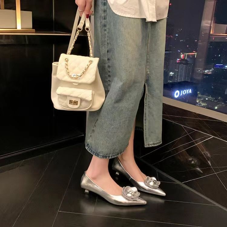 花飾りローヒールパンプス｜シューズ｜シャンパンの商品イメージ