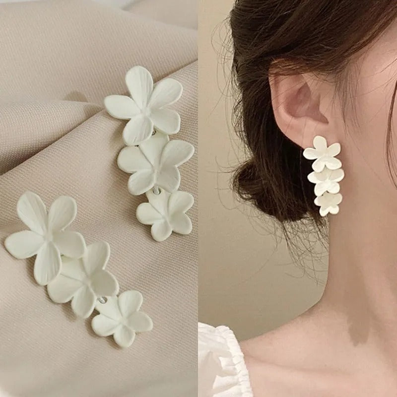 花柄ピアス｜アクセサリーアップ小物｜画像カラーの商品イメージ